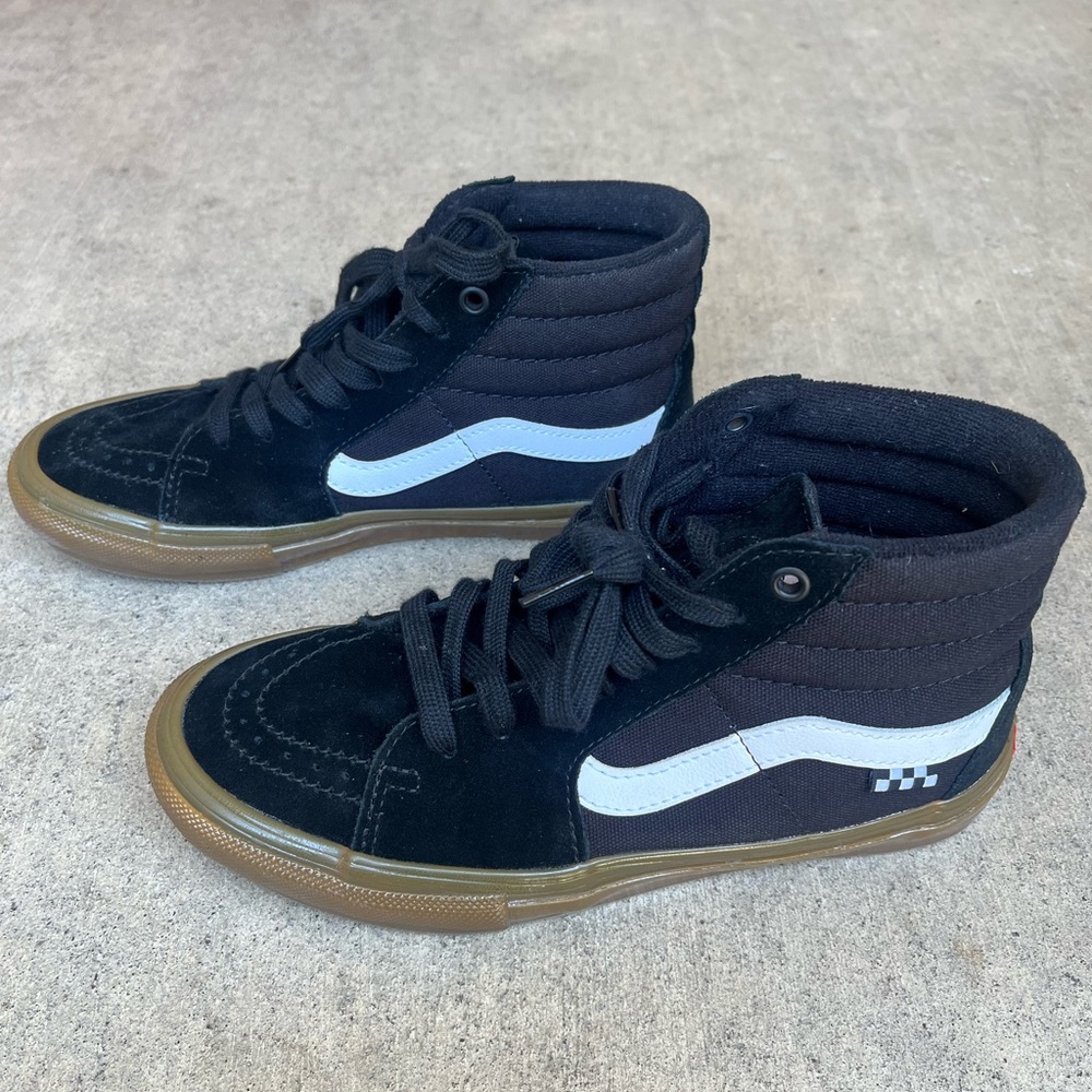 Vans - Skate Sk8-Hi Shoe - Black and gum size 6 Mens